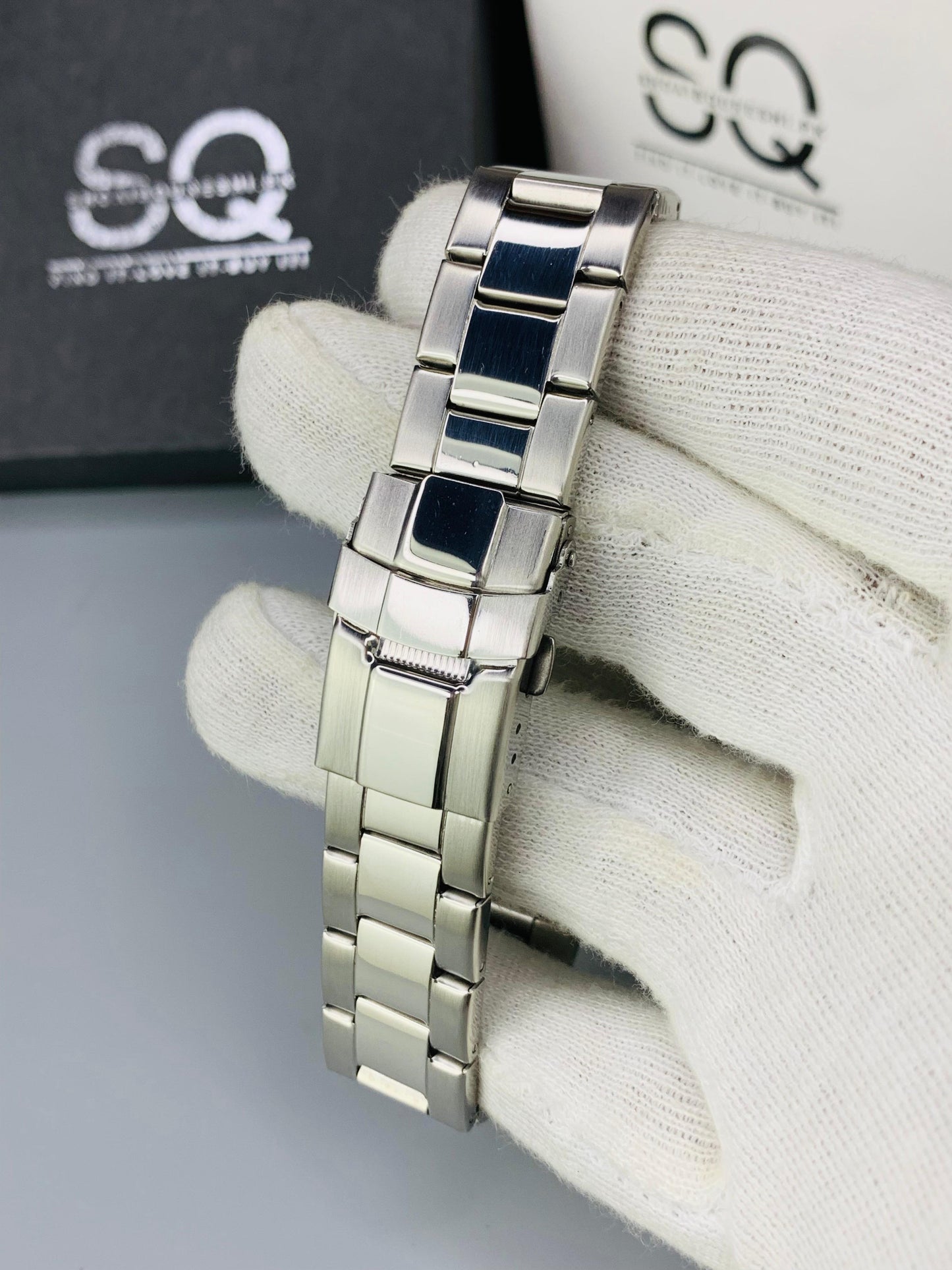 The Day-Tona Model | Bezel Rotating